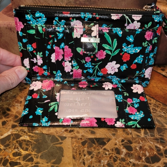 Kate Spade wallet with wristlet strap - Picture 7 of 8